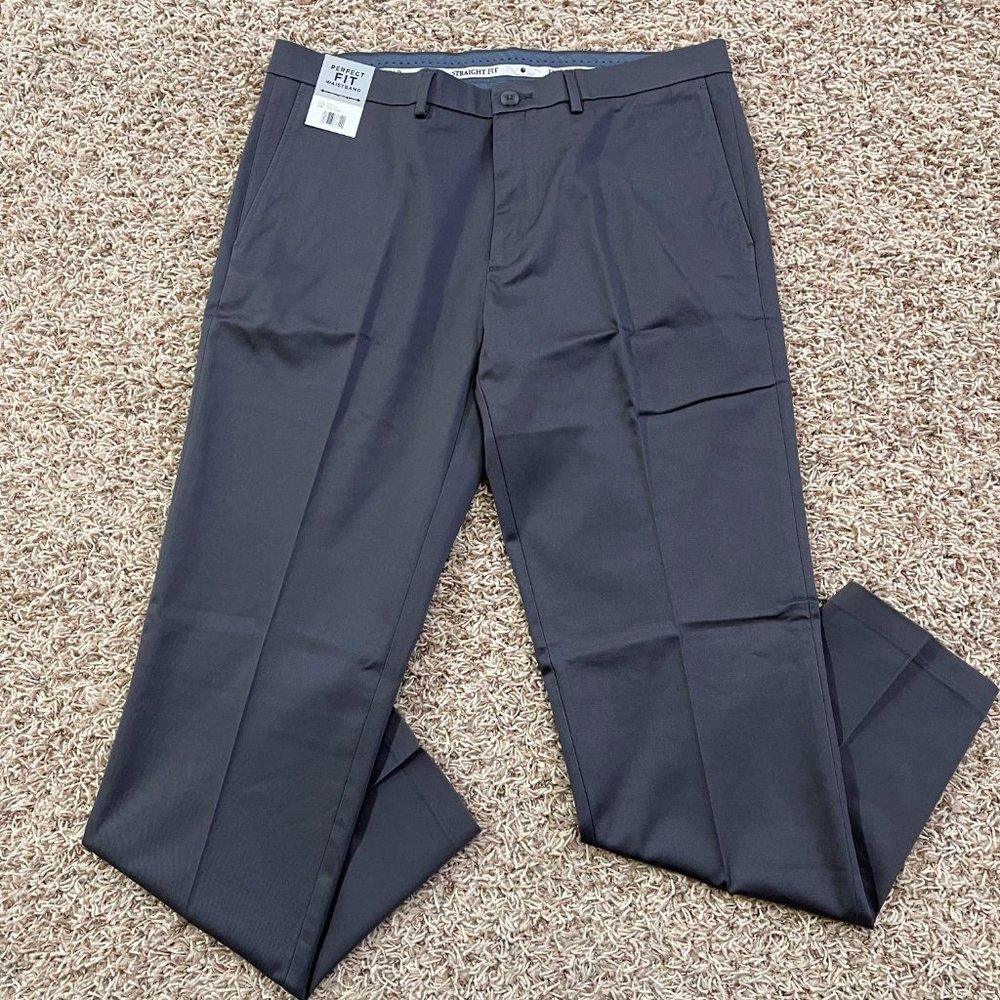 NEW Haggar Men’s Premium Fabric Straight Fit Non-Iron Pants Grey, Size 36x32